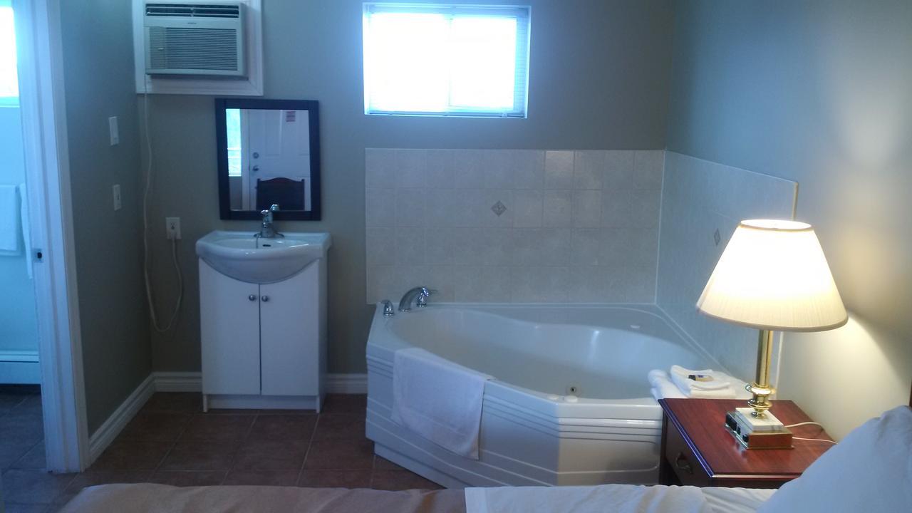 The Highlander Inn Niagara Bagian luar foto