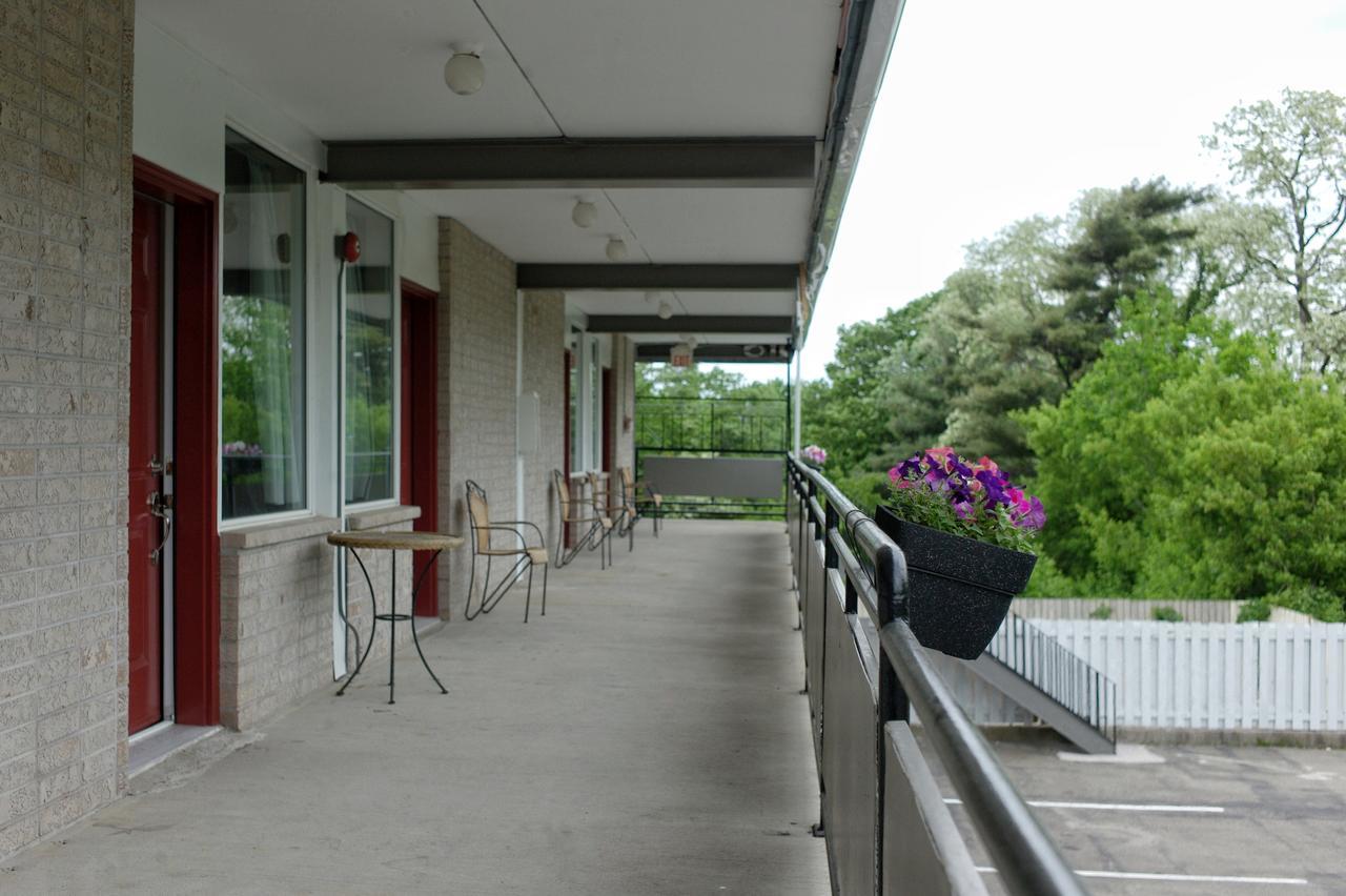 The Highlander Inn Niagara Bagian luar foto